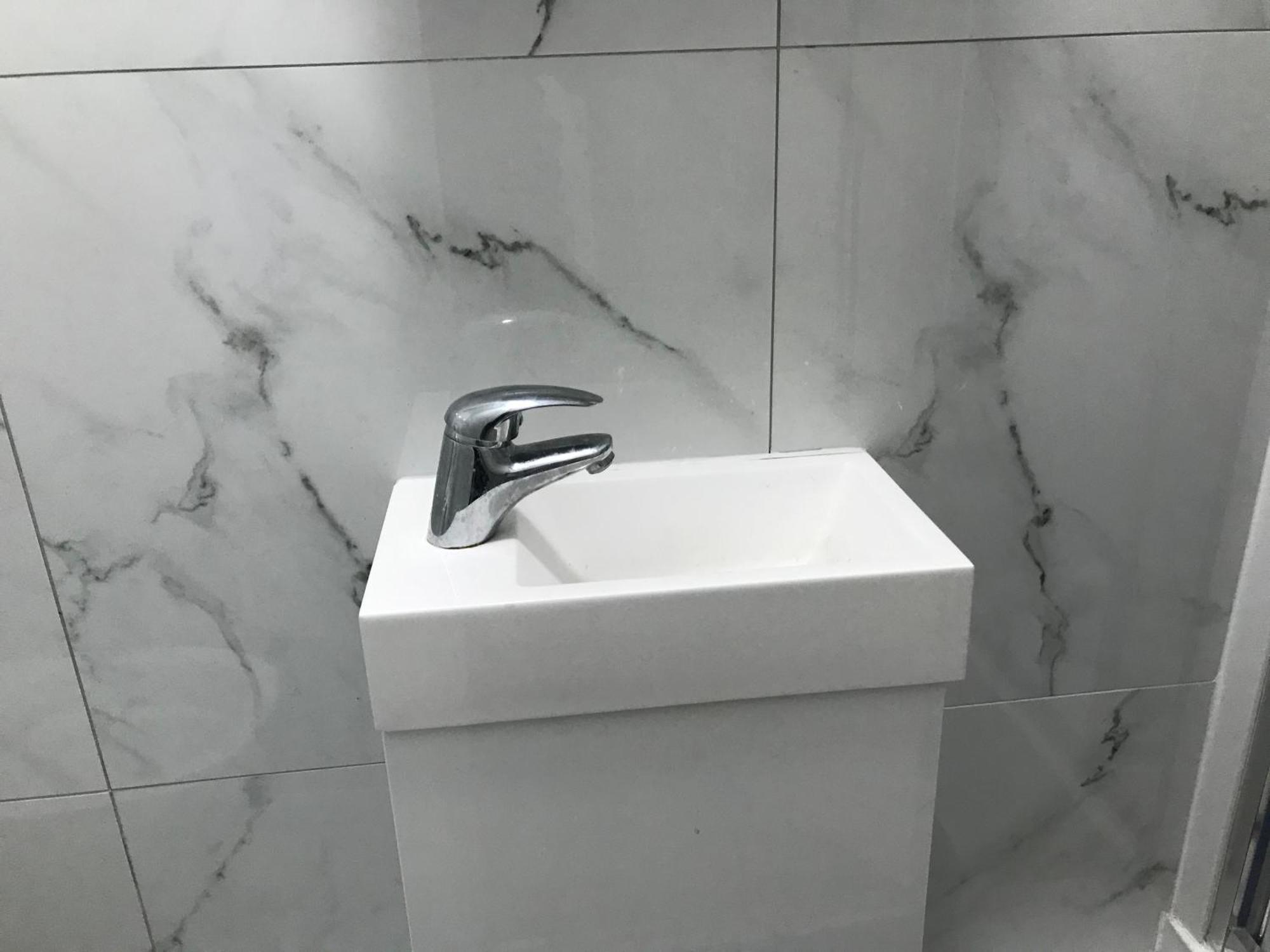 Ensuite With Kitchen Ext Large Room With Balcony In Zone 2 London Exterior foto